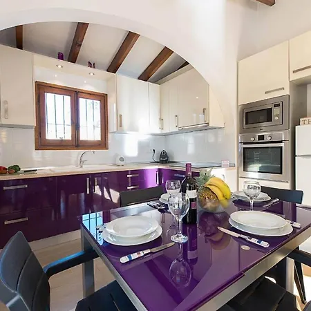 Neus - Plusholidays *