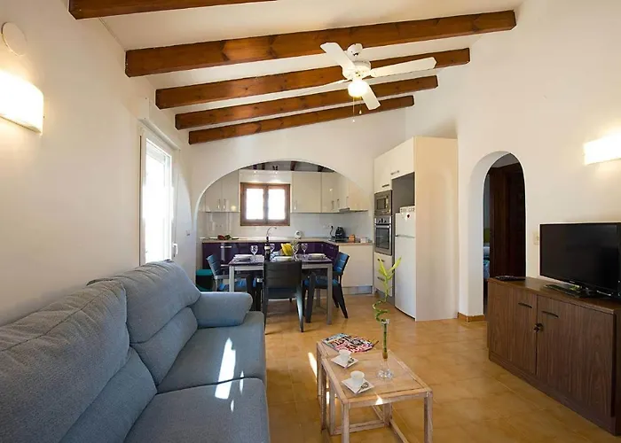 Neus - Plusholidays * Ifach