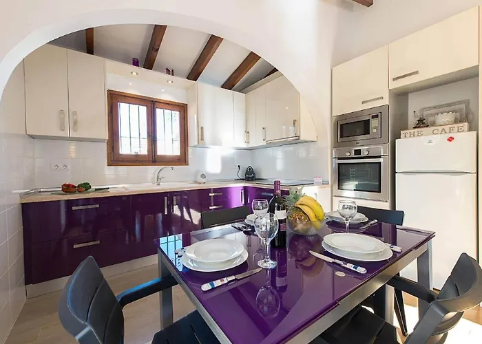 Neus - Plusholidays *