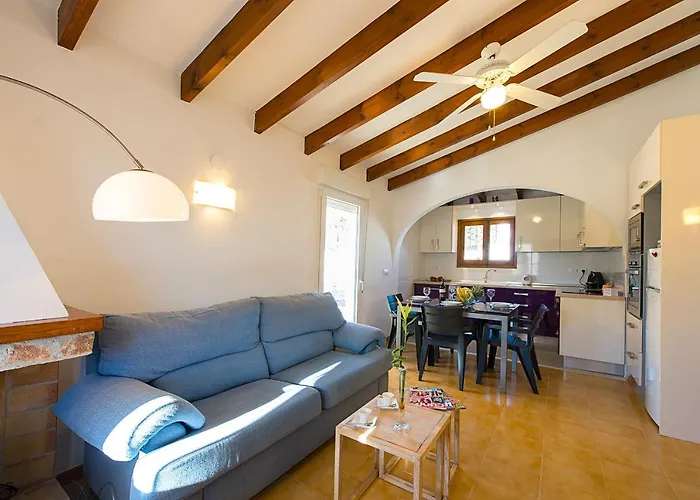 Neus - Plusholidays فيلة