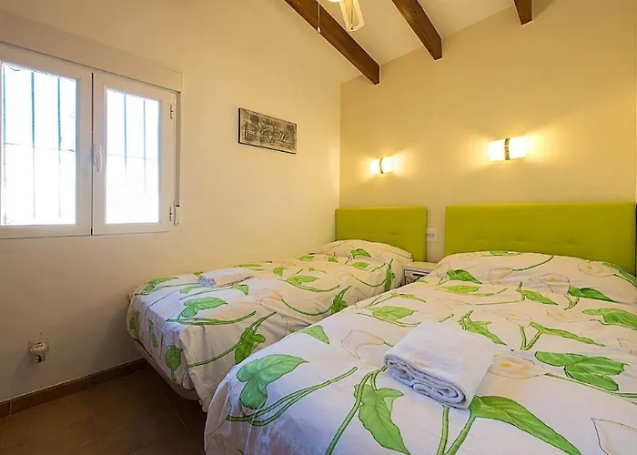 Neus - Plusholidays *