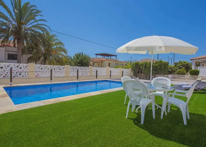 Neus - Plusholidays فيلة